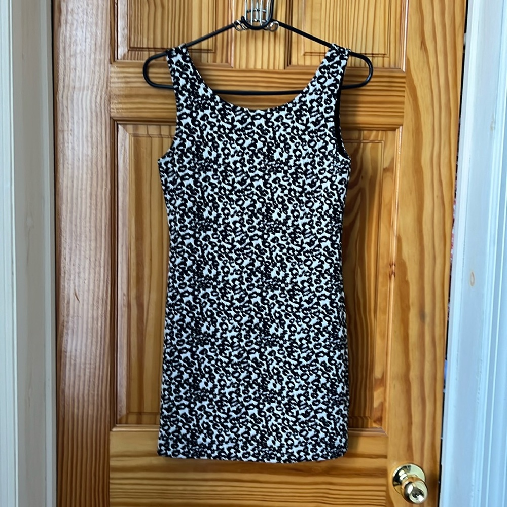 H&M White Leopard Dress New Size 8